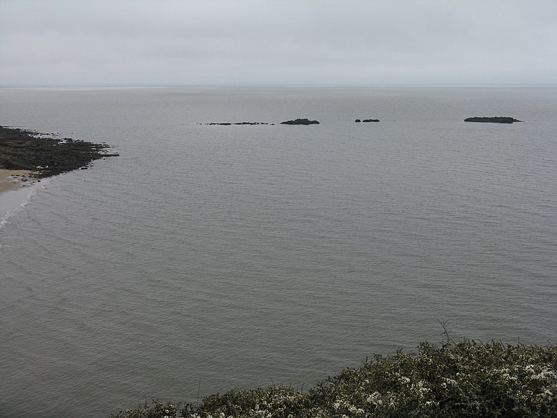 File:Craig Roan from Castle Point - geograph.org.uk - 2371401.jpg