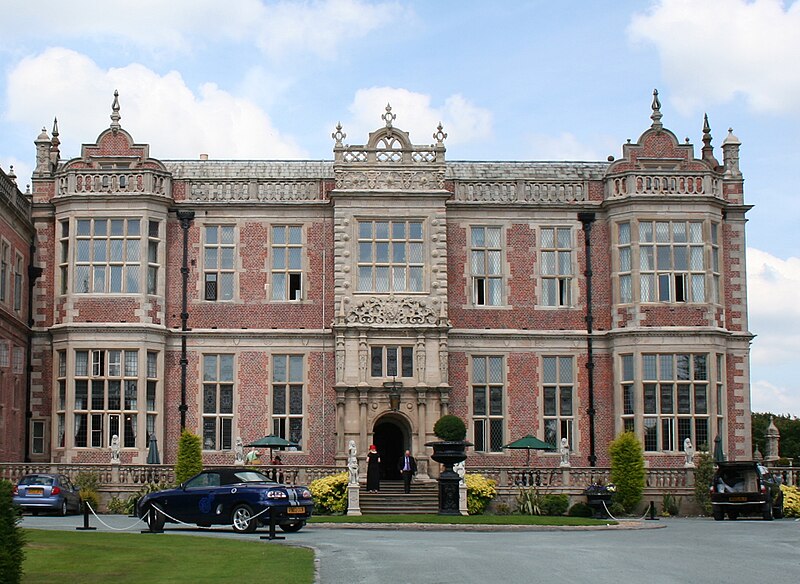 File:Crewe Hall (east bdg detail).jpg