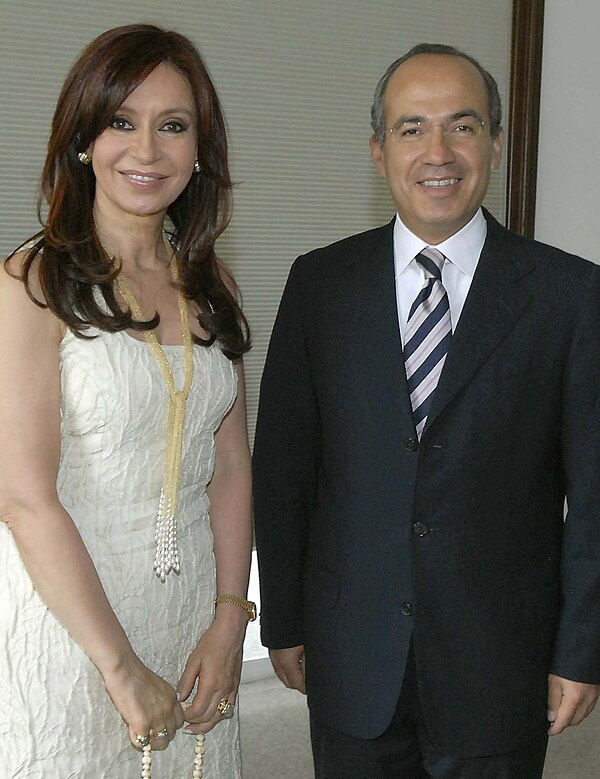 Calderón with Cristina Fernández de Kirchner, then First Lady of Argentina, six months before she became president.