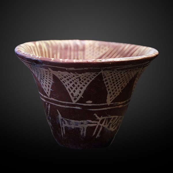 File:Cup with hunt scene-MAHG D 1186-IMG 9790-gradient.jpg