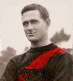 Dave Smith captained Essendon to premiership success in 1911. Dave smith essendon.jpg