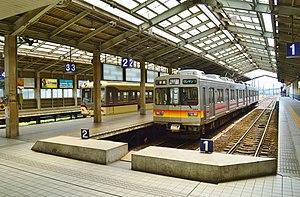 Dentetsu-Toyama Station, platform-1.jpg