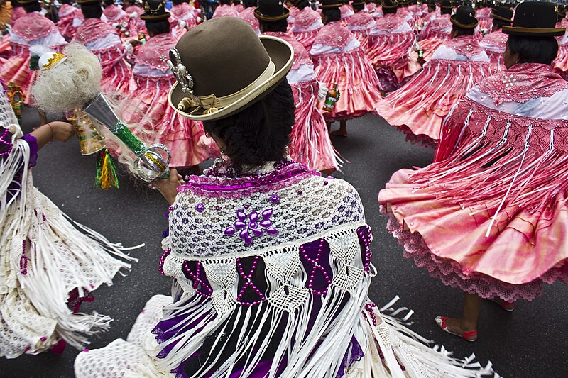 File:Desfile de la Comunidad Boliviana (15567656452).jpg