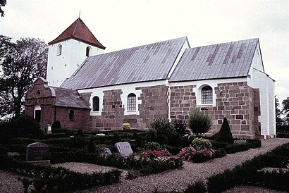 Sådan kommer du til Dølby Kirke med offentlig transport – Om stedet