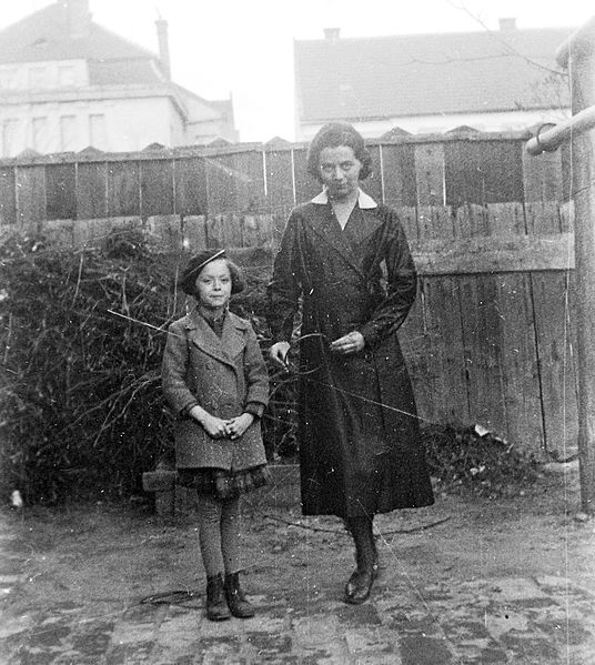 File:Double portrait, woman, kid, girl, yard Fortepan 1619.jpg