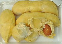 Durian-Segmente werden auch portionsweise verkauft (teils tiefgefroren).