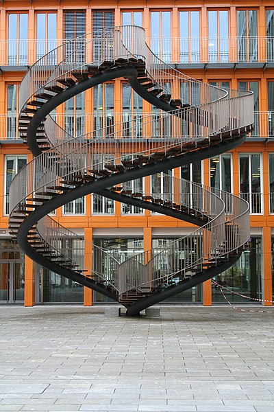 File:Endlose Treppe KPMG Muenchen.JPG