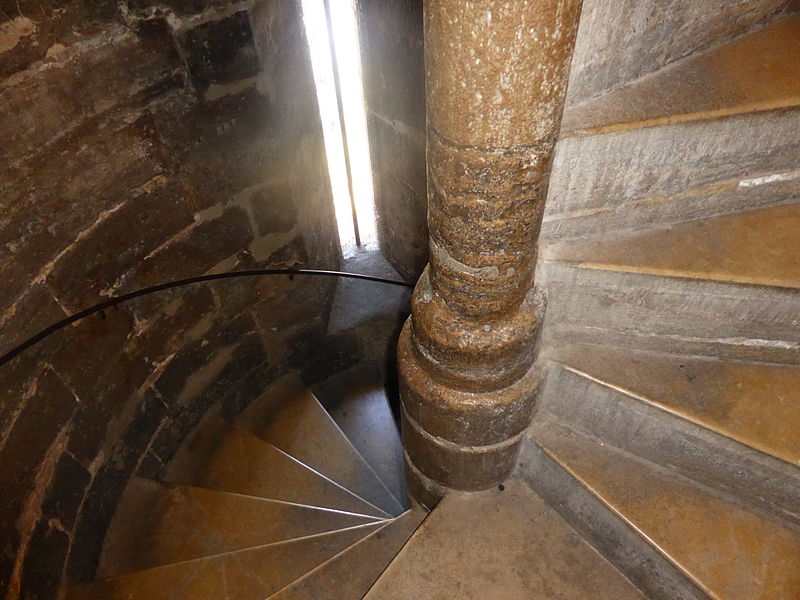 File:Escalera de la torre del Miguelete, o Micalet, de la catedral de Valencia, España.JPG