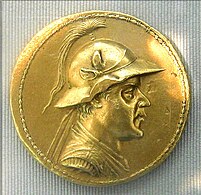 Zlatnik za 20 staterjev Evkradita I. (vladal 175–150 pr. n. št.) je največji zlatnik, ki se je kdaj koval v antiki; kovanec ima premer 58 mm in tehta 169,2 g; našli so ga v Buhari, v Kabinetu pa ge je prepustil Napoleon III.