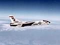 一架來自VFA-154的F-8D十字軍戰士式戰機，攝於1960年代早期。