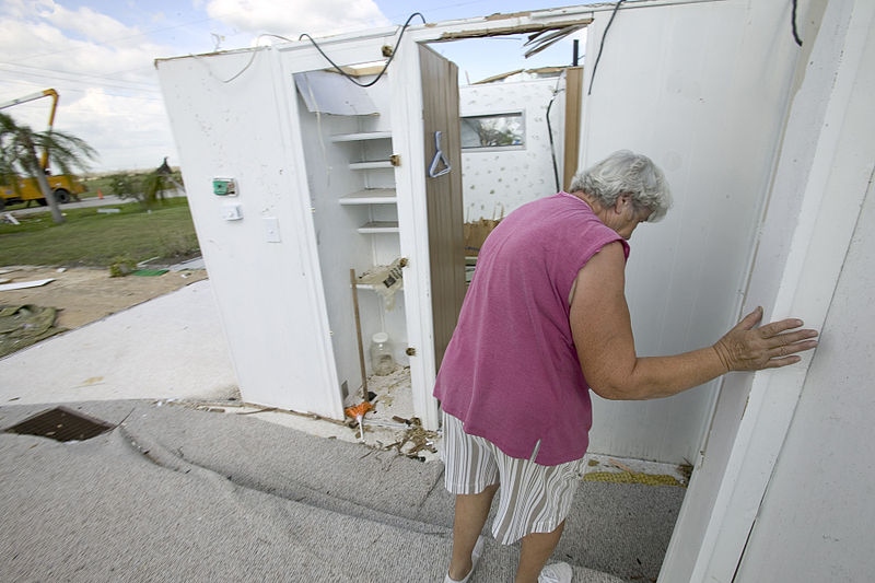 File:FEMA - 10329 - Photograph by Andrea Booher taken on 08-25-2004 in Florida.jpg