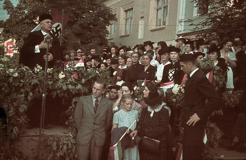 File:Fa utca (strada Liviu Rebreanu) a magyar csapatok bevonulása idején. A felvétel 1940. szeptember 8-án készült. Fortepan 92495.jpg