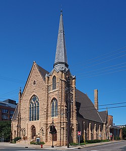 East.jpg'den Saint Paul'un İlk Baptist Kilisesi