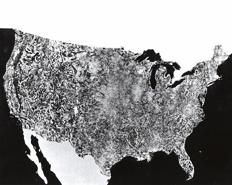 File:First Photo of U.S. by NASA Satellite (16033579784).jpg