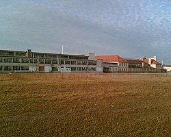 Flugfeld Flughafengebäude.jpg
