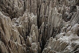 Formaciones geológicas en el VALLE DE LA LUNA.jpg