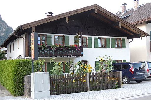 Garmisch-Partenkirchen, Loisachstraße 47