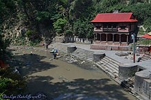 Bagmati Nehri üzerindeki Gaurighat.jpg