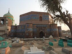 Ghazi khan tomb 2 DG khan - Shrine of Mullah Qaid Shah.jpg