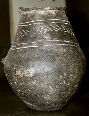 Глиняная посуда из Агдамского района. Лейлатепинская культура
