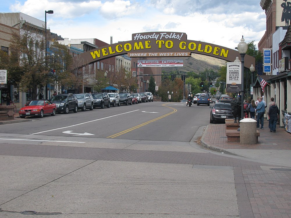 The population of Golden in Colorado is 18867