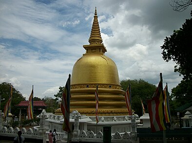 Një stupa në Tempulli i Artë Dambulla, Sri Lanka.