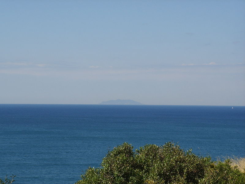 File:Gorgona vista da Sassoscritto, Livorno.JPG