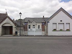 Goudelancourt-lès-Pierrepont (Aisne) mairie-école.JPG