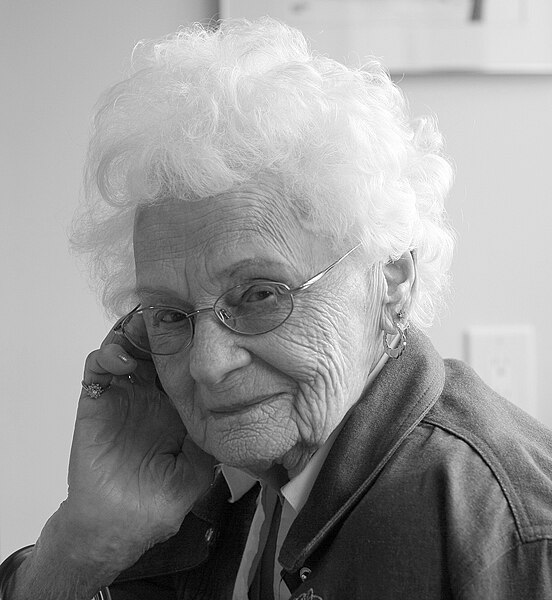 File:Grandma - 4101160357.jpg