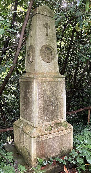 File:Grave of John Vandenhoff in Highgate Cemetery.jpg