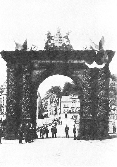 H Bauer - Triumphbogen mit der Mühlstraße 1892 (HBTB37).jpg