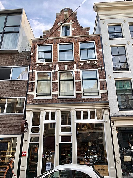 File:Haarlemmerstraat, Haarlemmerbuurt, Amsterdam, Noord-Holland, Nederland (48720056541).jpg