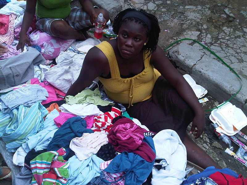 File:Haitiana vendiendo 1.jpg