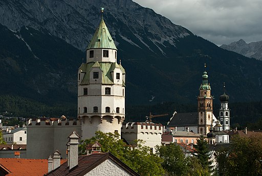 Blick auf den Münzerturm von Burg Hasegg in Hall in Tirol