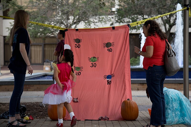 File:Halloween Party - 2016 (30508036362).jpg