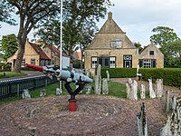 Harpunenkanone vor dem Museum Sorgdrager, Hollum (Ameland).jpg
