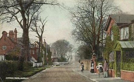 Harrow Road, c. 1910, showing Sudbury Park Farm on the left and Crabs House on the right (now buildings of Barham Park)