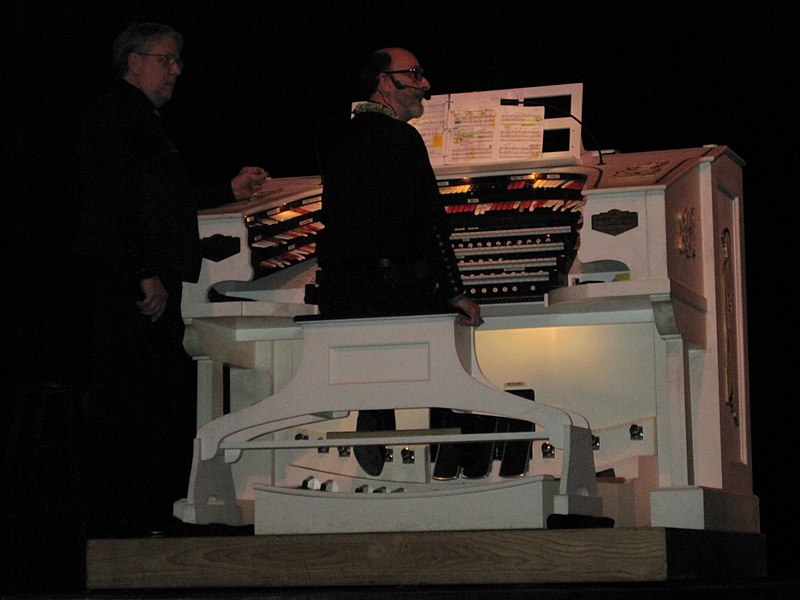 File:Hawaii-Theatre-organ.JPG