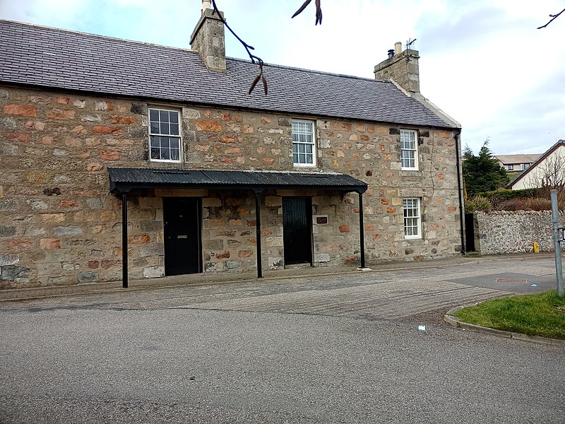 File:Helmsdale, 70 Dunrobin Street.jpg