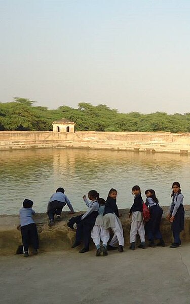 File:Hiran Minar 10.HM .jpg