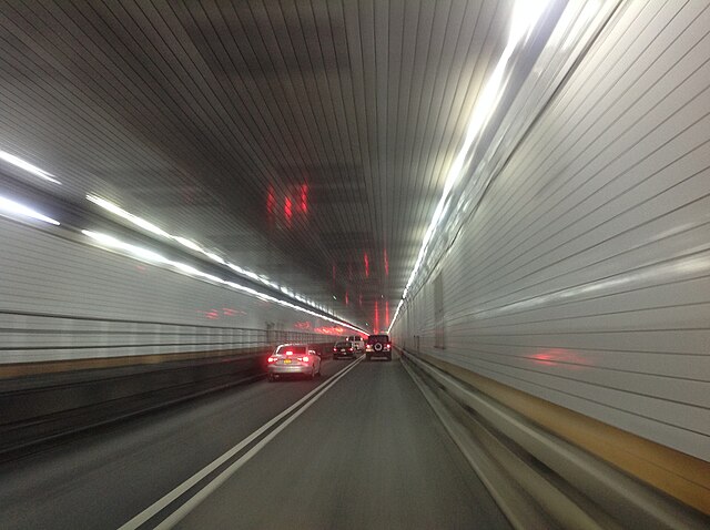 Tunnel sa Eastbound