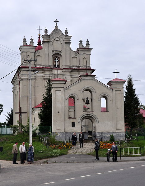 File:Holy Trinity Church Yaniv (IvanaFranka) Lviv Oblast.JPG