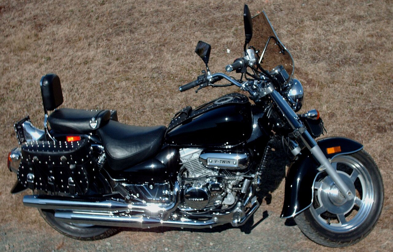 File:Suzuki Intruder 800 black.jpg - Wikimedia Commons