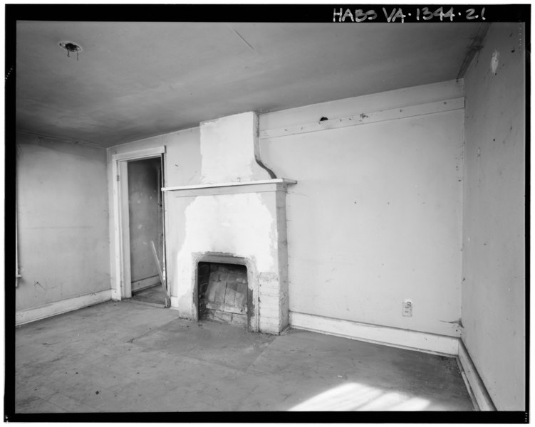 File:INTERIOR BRIDGE HOUSE NO. 3, SOUTHEAST ROOM, LOOKING NORTHWEST TOWARD FIREPLACE WALL - Trammel Middle Camp, Trammel, Dickenson County, VA HABS VA,26-TRAM,1-21.tif