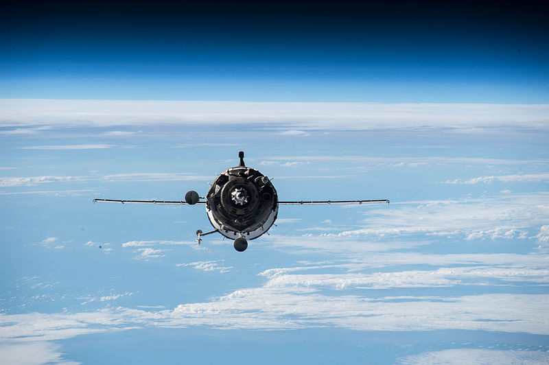 File:ISS-43 Soyuz TMA 16M approaches the ISS (a).jpg