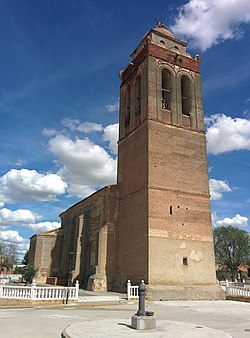 Поглед кон црквата во Моралеха де Матакабрас