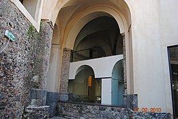 Entrée de la Casa Liberti (antiquarium du Théâtre Romain de Catane) .JPG