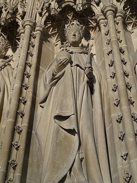 File:Interior of Canterbury Cathedral JC 13.JPG