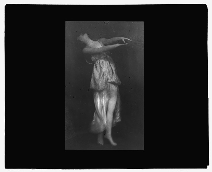 File:Isadora Duncan dancing LOC agc.7a09881.jpg