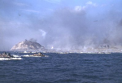 Débarquement américains sur Iwo Jima le 19 février 1945 : les combats prévus pour cinq jours durèrent plus d'un mois.